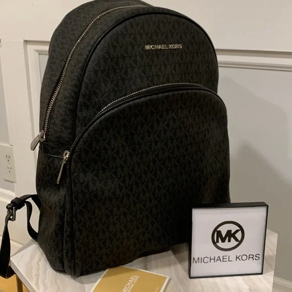Michael Kors Large Jet Set Signature Logo Travel Backpack EUC - Picture 1 of 17